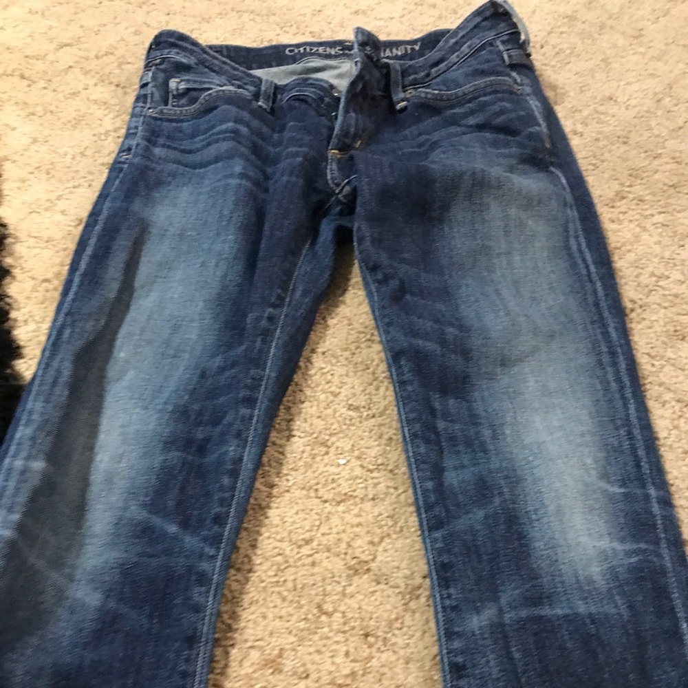 Woman citizen of humanity Jean